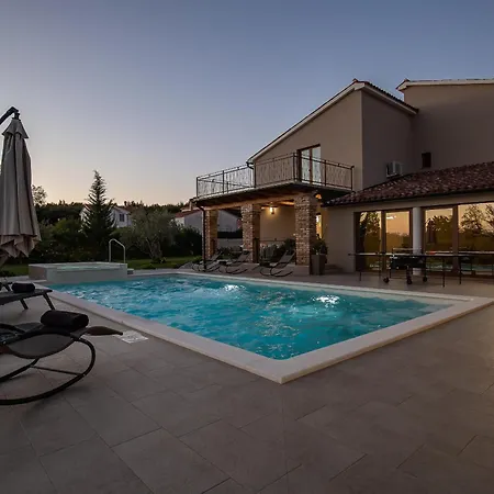 Vila Mattuzzi In Istria With Large Garden, Kids Playground And Whirlpool *
