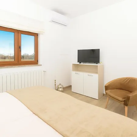 Mattuzzi In Istria With Large Garden, Kids Playground And Whirlpool Villa *