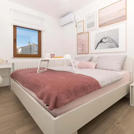 Villa Mattuzzi In Istria With Large Garden, Kids Playground And Whirlpool *