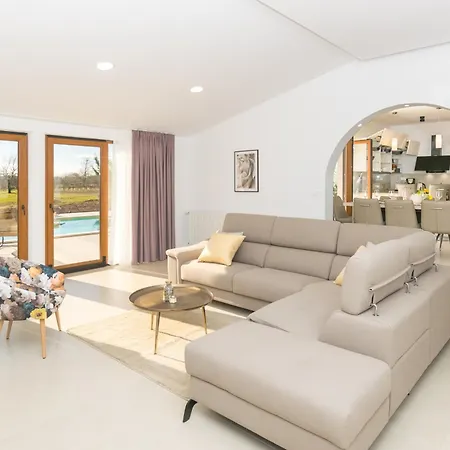 Villa Mattuzzi In Istria With Large Garden, Kids Playground And Whirlpool Loborika