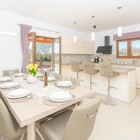Villa Mattuzzi In Istria With Large Garden, Kids Playground And Whirlpool