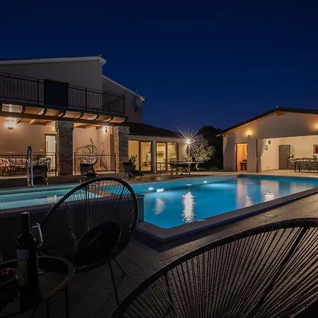 Villa Mattuzzi In Istria With Large Garden, Kids Playground And Whirlpool Loborika