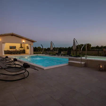 Villa Mattuzzi In Istria With Large Garden, Kids Playground And Whirlpool Loborika