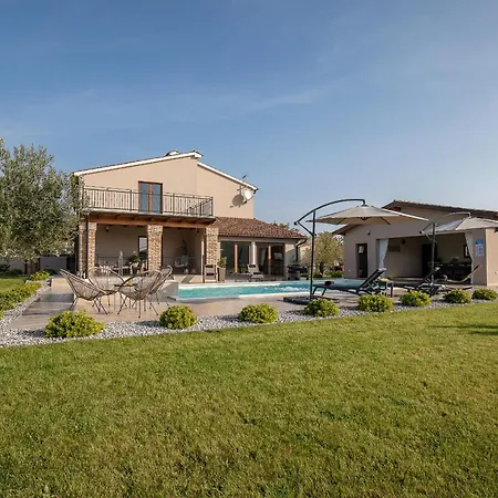 Mattuzzi In Istria With Large Garden, Kids Playground And Whirlpool Loborika